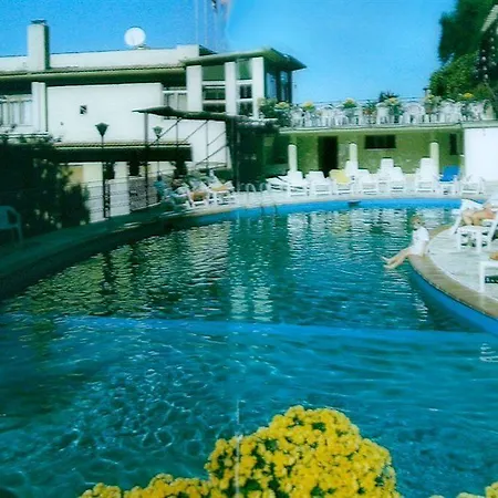 Cavour Отель Сорренто