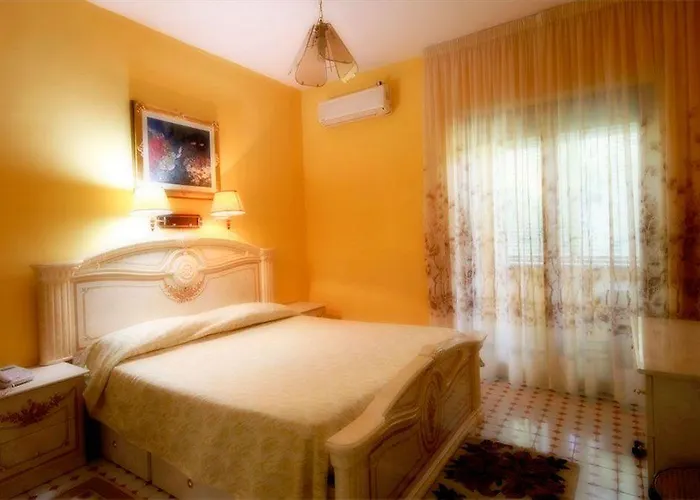 Cavour 3* Сорренто